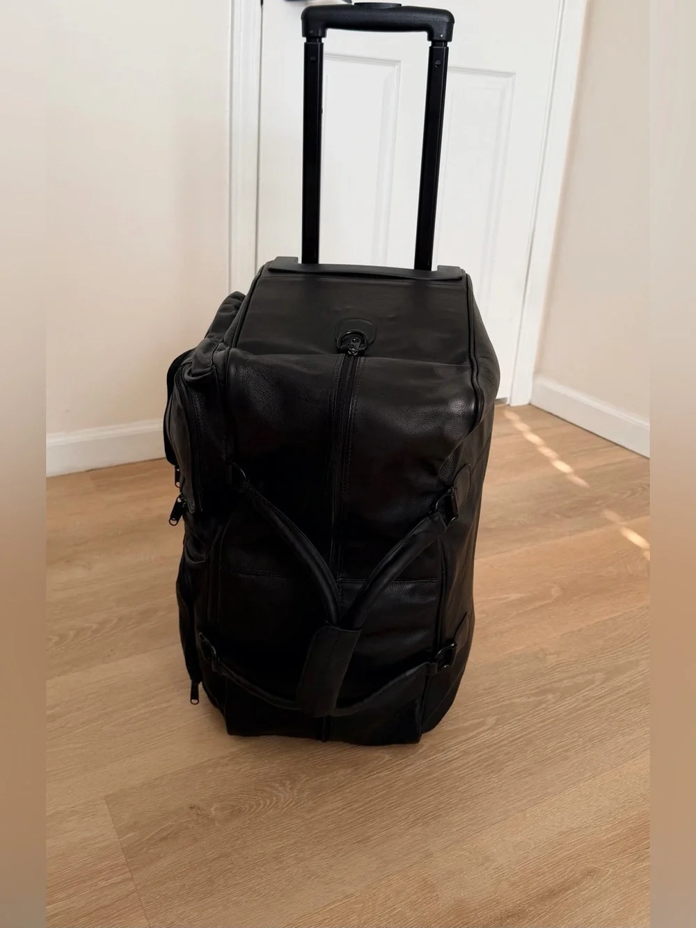 $1,250 NWOT Large Leather Rolling Duffel Bag Wheeled Carry On Handmade Colombia